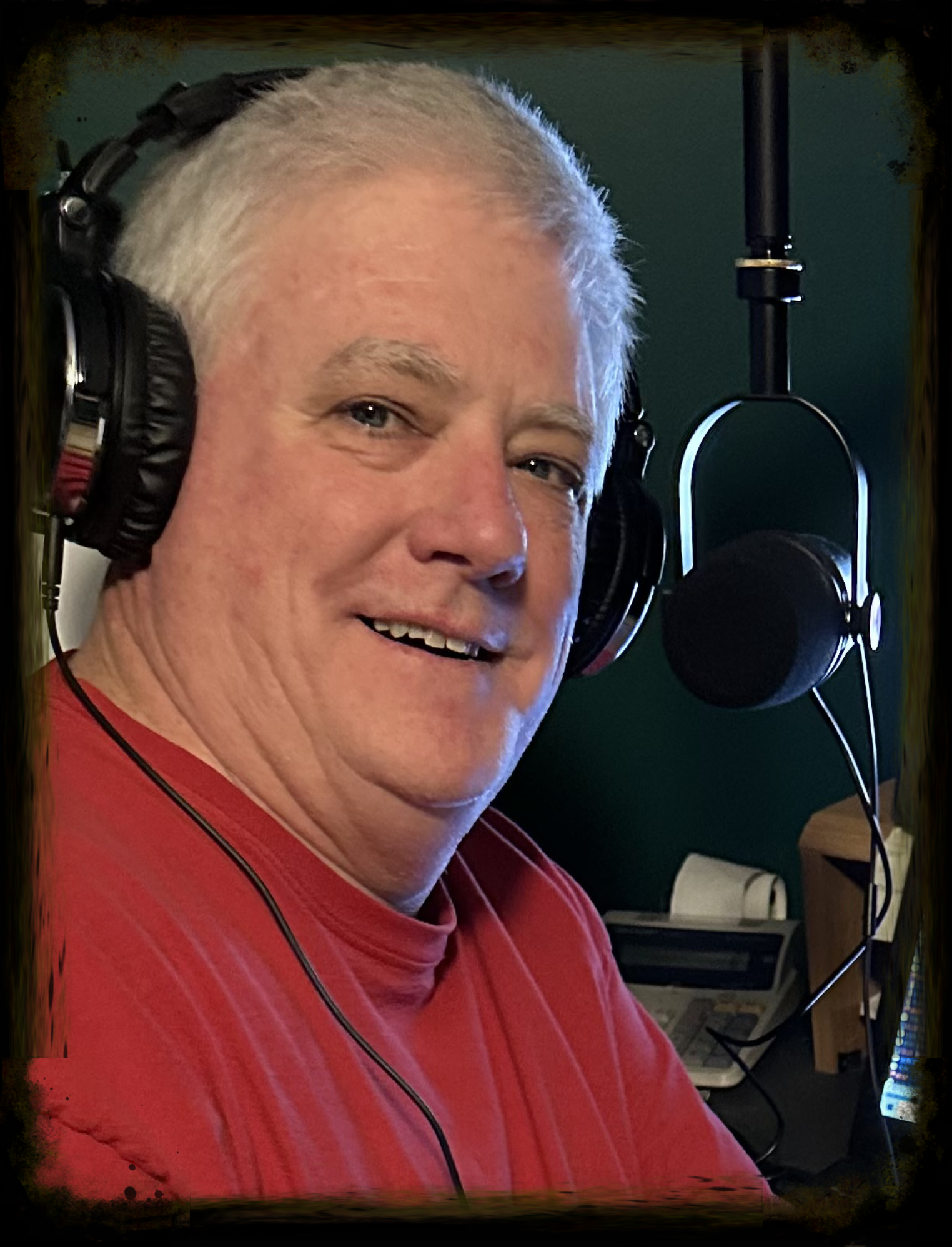 Affordable voice tracking services  Prerecorded radio shows Syndicated radio programming Voice tracks delivered through Dropbox Plug-and-play radio programming Voice tracking for internet radio stations Radio hosts for small-market