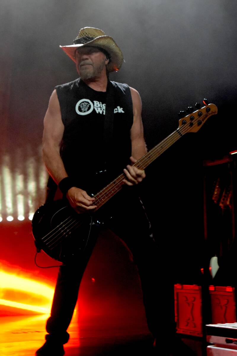 sevendust-theshowwithdc-091626-14-standard.jpg