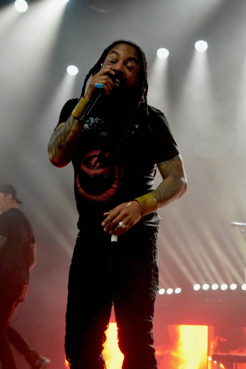sevendust-theshowwithdc-091626-6-standard.jpg