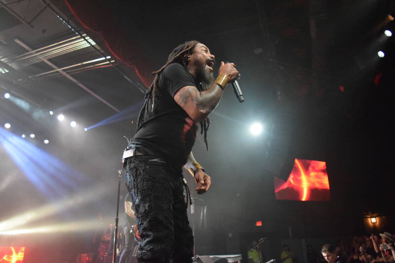 sevendust-theshowwithdc-091626-71-standard.jpg
