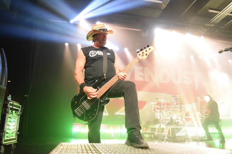 sevendust-theshowwithdc-091626-80-standard.jpg