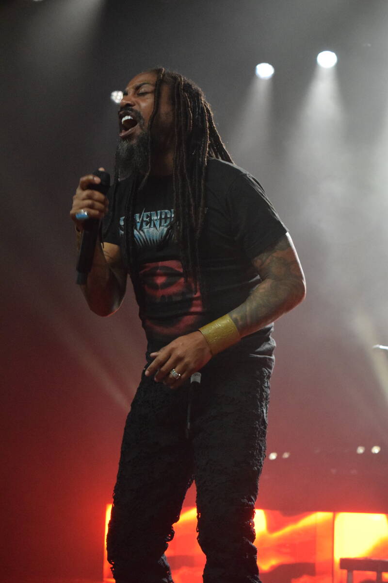 sevendust-theshowwithdc-091626-9-standard.jpg