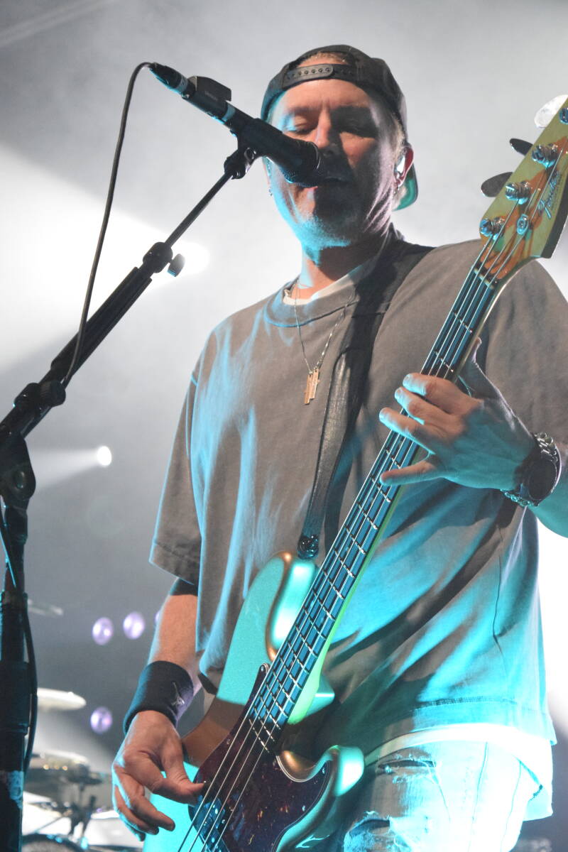 theory-theshowwithdc-091626-76-standard.jpg