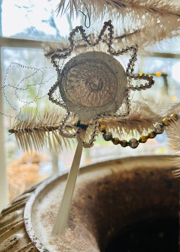 Antieke kerstbal met tinsel Nr. 1