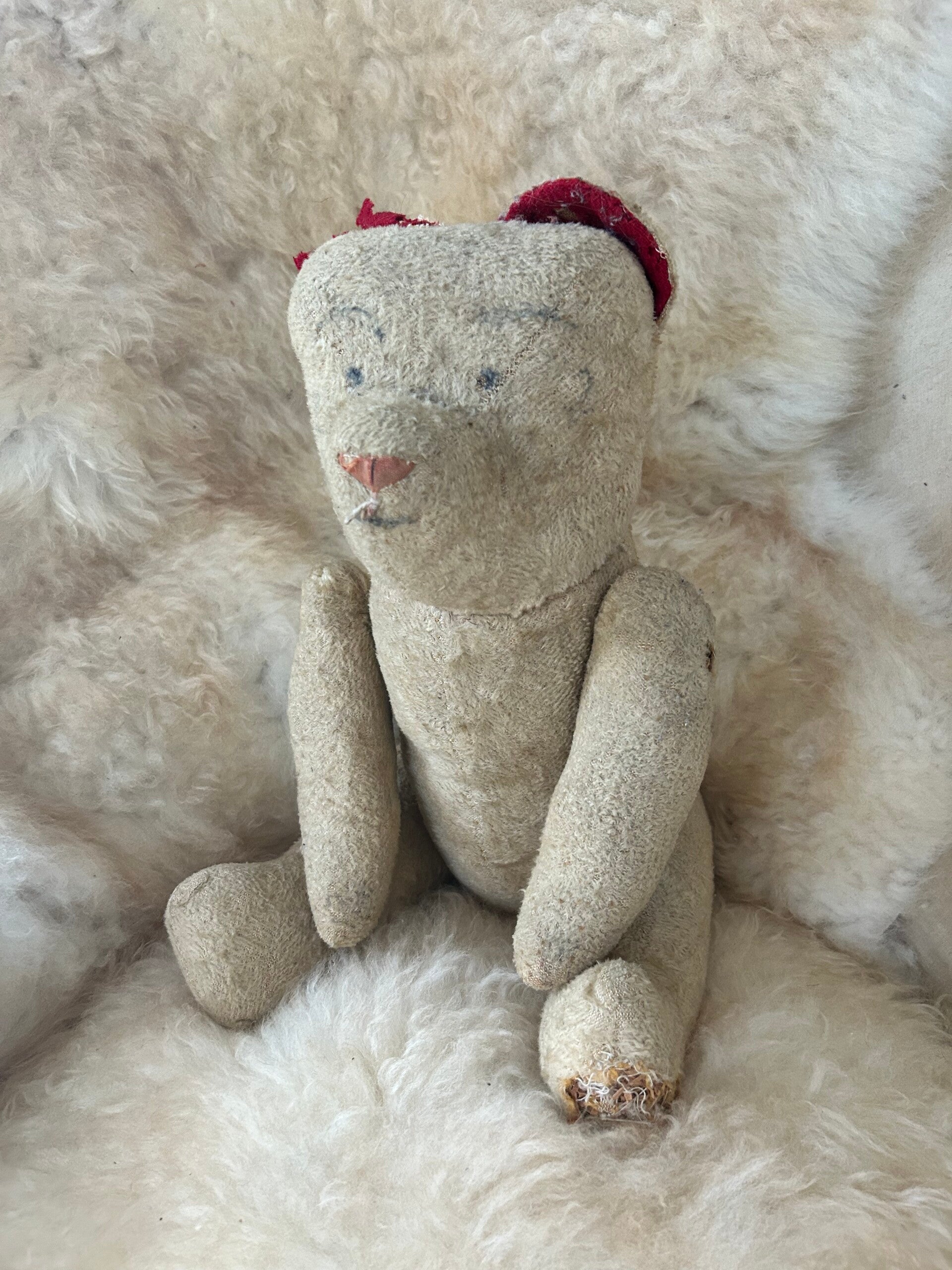 Oude stro teddybeer