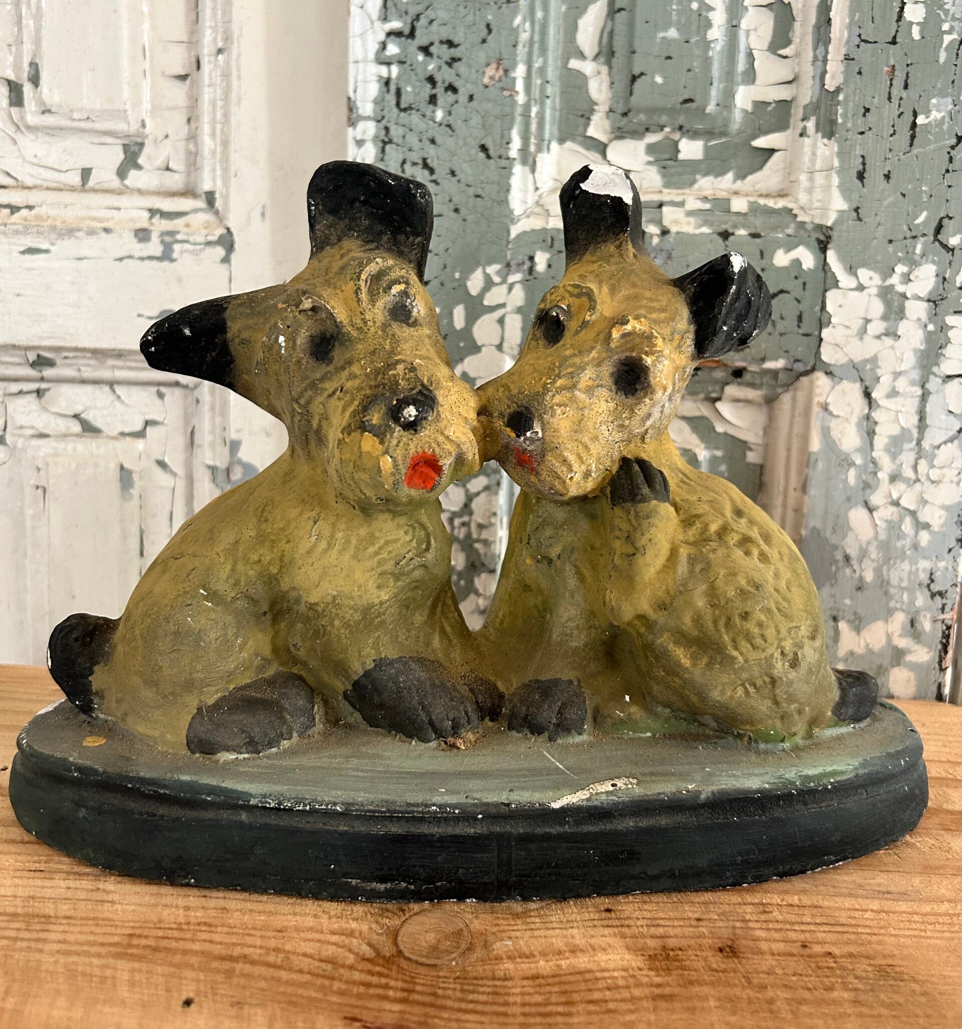 Beeldige hondjes van gips