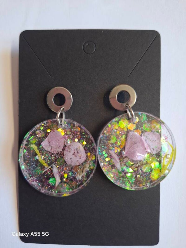 🌸✨ Boucles d’oreilles pendantes en résine – Fleurs roses séchées ✨🌸