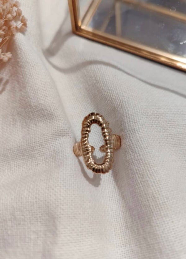 Bague ovale dorée