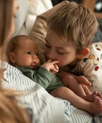 4e trimestre de grossesse. Trouver son rythme, une nouvelle organisation. Demander de l'aide et prendre le temps. Lien maman bébé.
