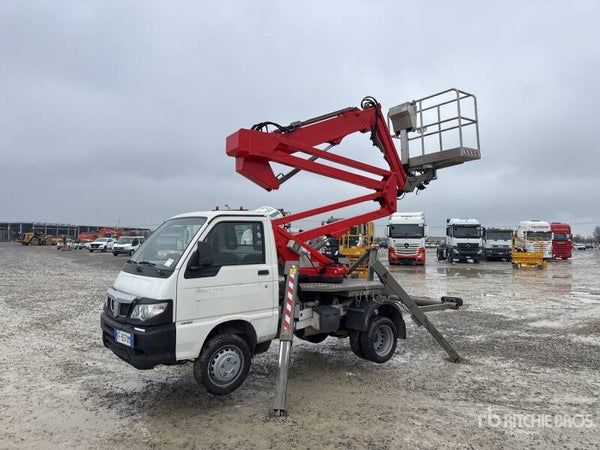 2016 Comet New Eurosky 14/2/6/JIB 14 m on 2016 Piaggio Porter Maxxi Piattaforma autocarrata
