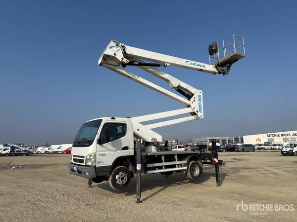 2010 Socage DA 328 28 m on 2011 Mitsubishi Canter 6C15 Piattaforma autocarrata