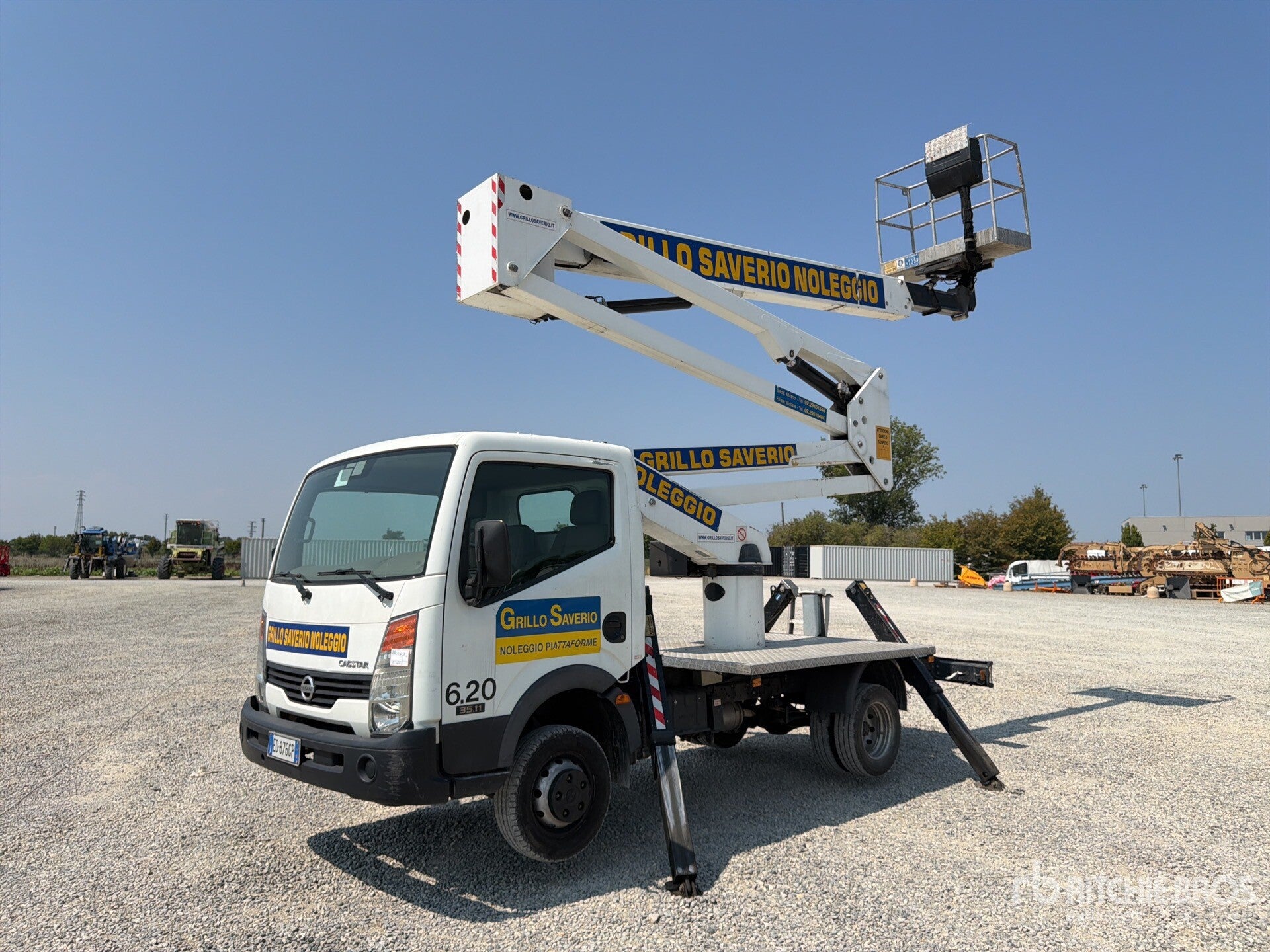 2010 TP24 Nissan Cabstar 35.11 Piattaforma Autocarrata 24 m