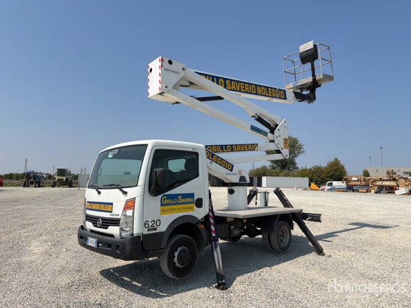 2010 TP24 Nissan Cabstar 35.11 Piattaforma Autocarrata 24 m