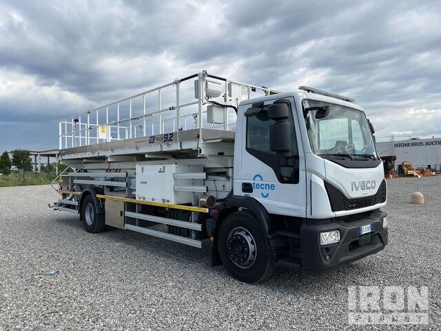 2025 Cela SC720T 9 m Scissor Lift on 2025 Iveco Eurocargo 180E25 4x2 Truck