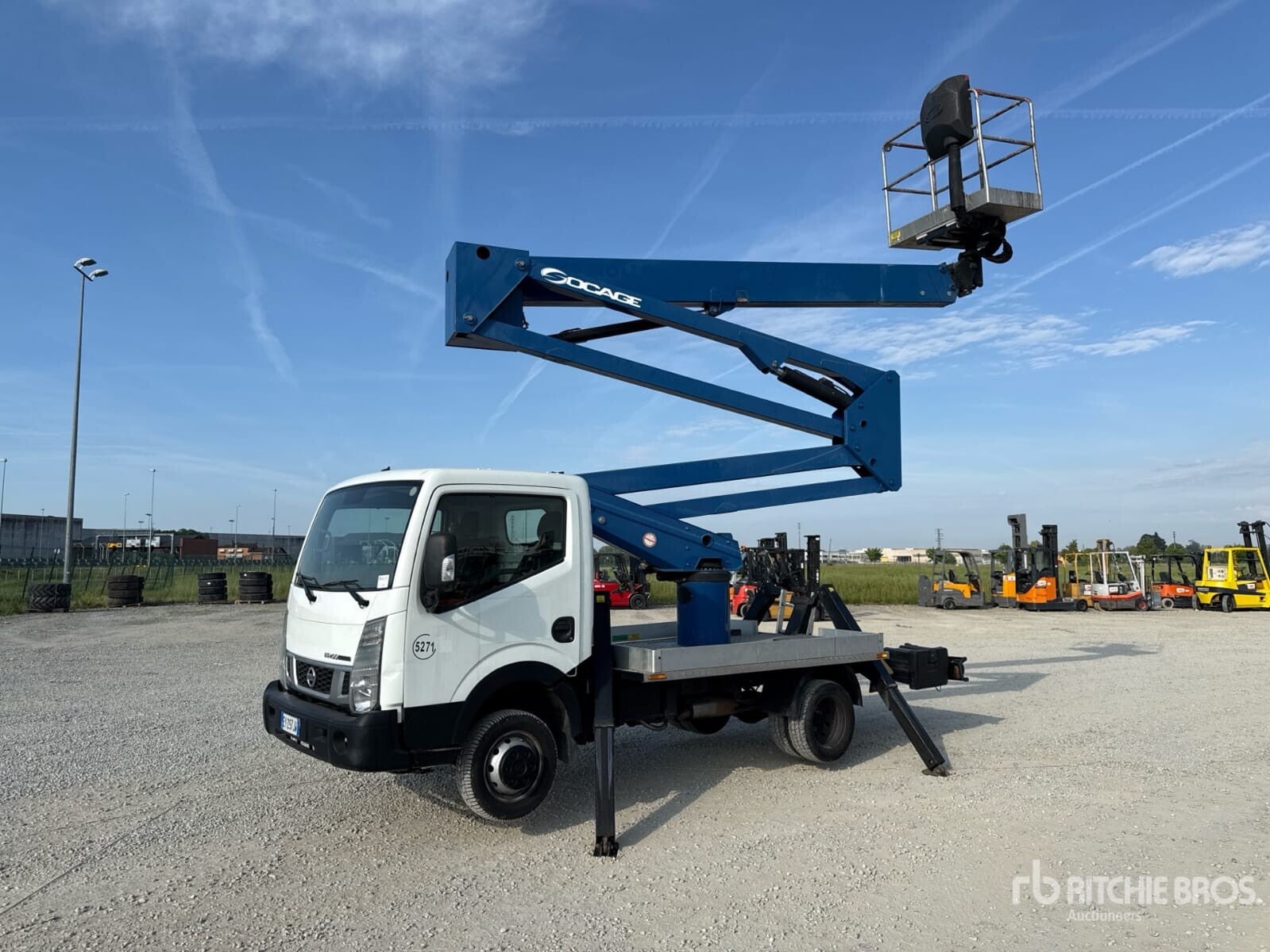 Nissan cabstar nt400 piattaforma autocarrata
