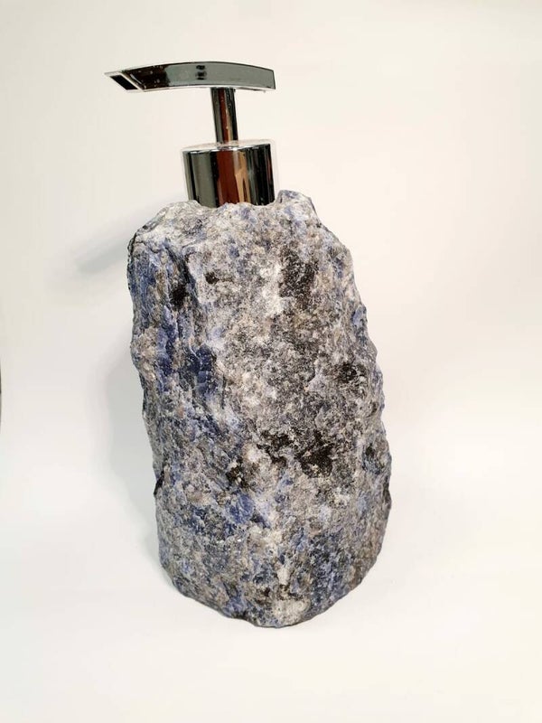 Sodaliet zeep pomp