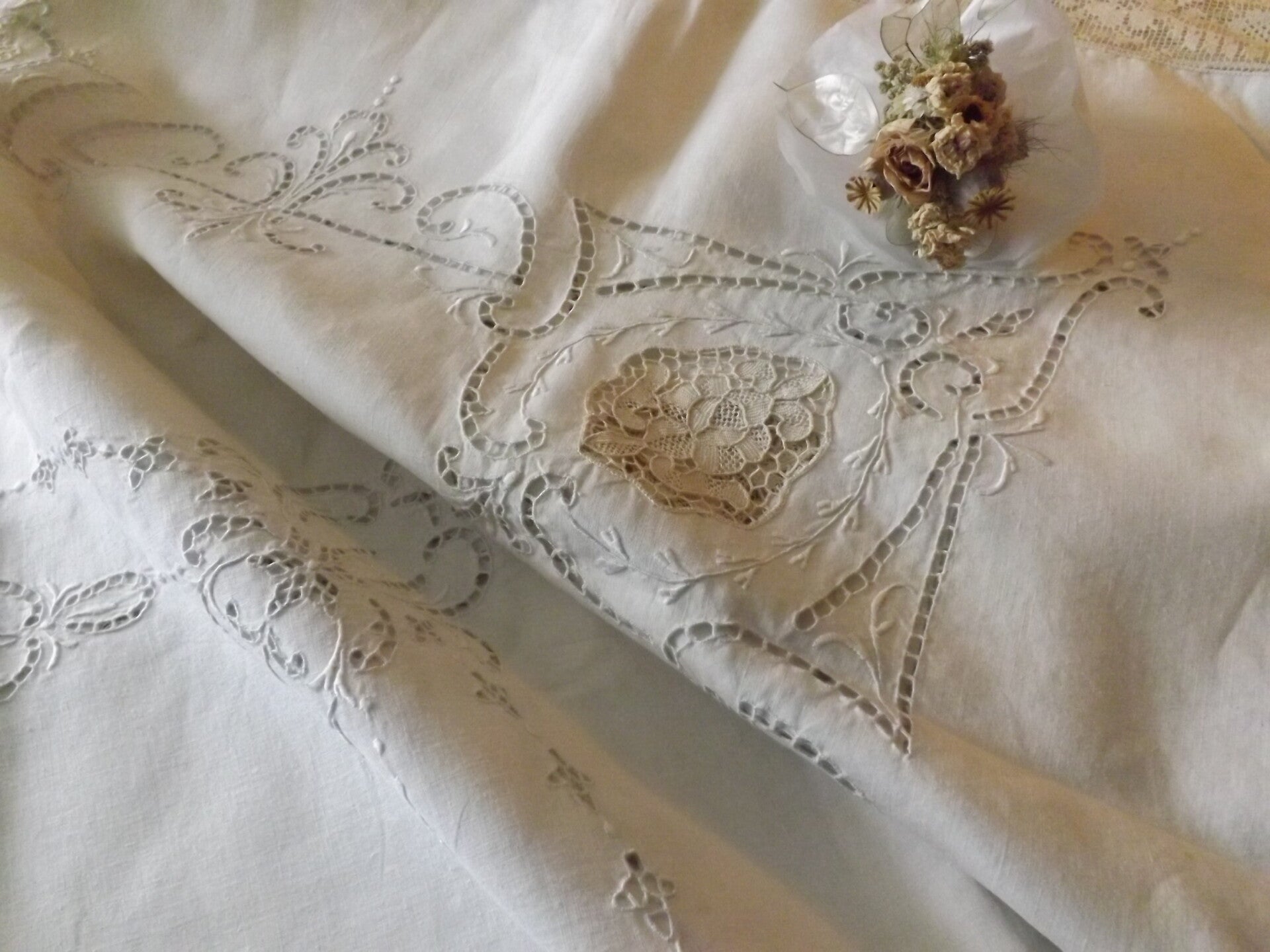 manifique nappe en fil