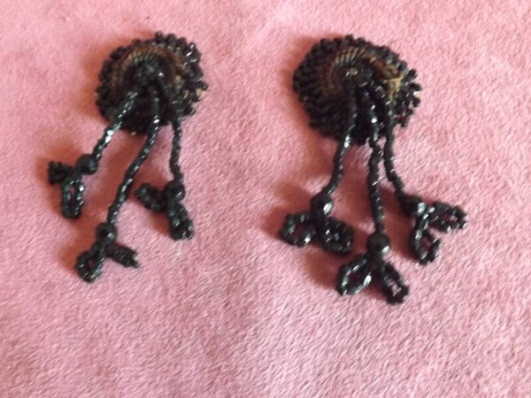 paire de motifs en jais