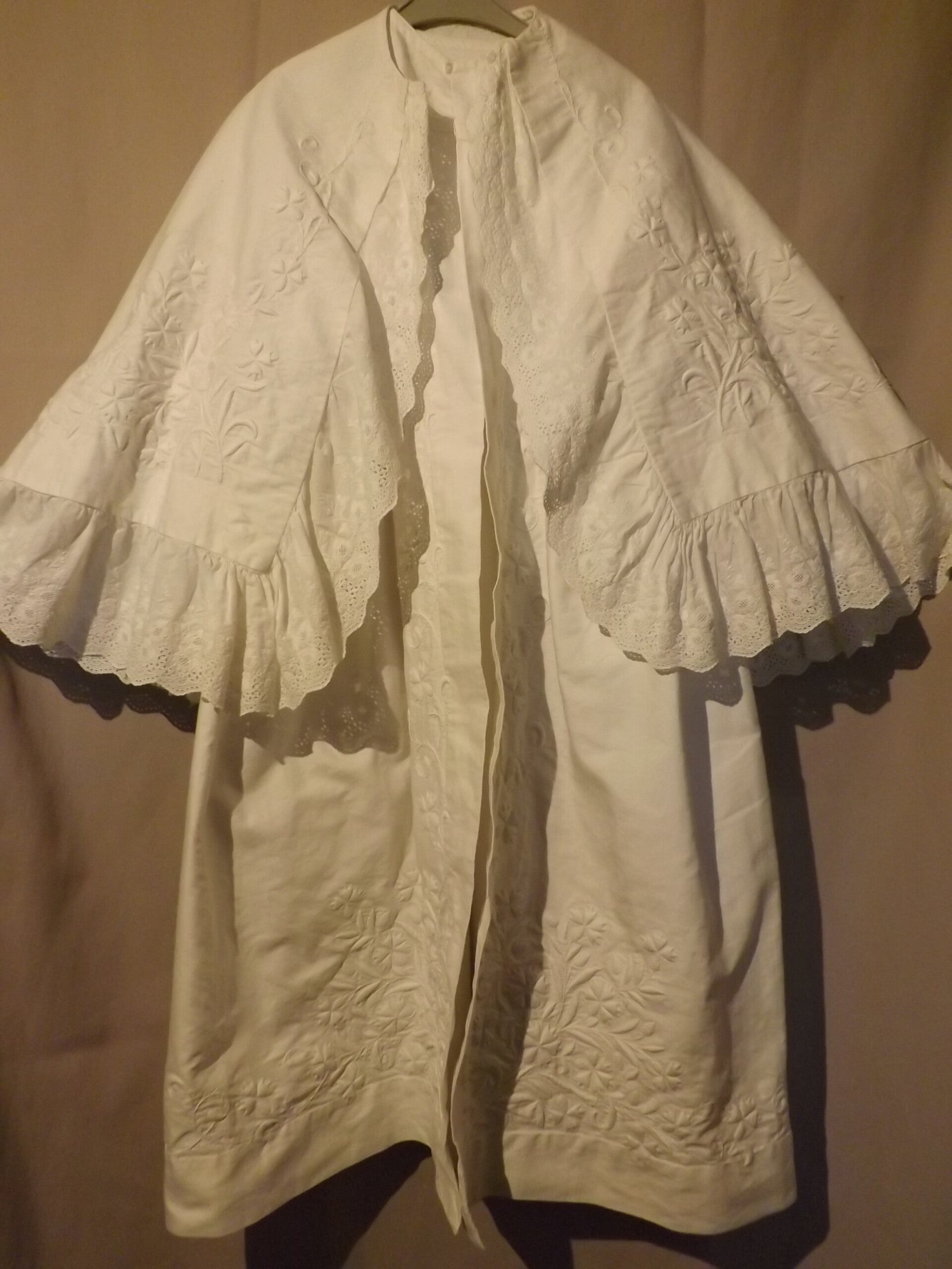 manteau et cape de baptême