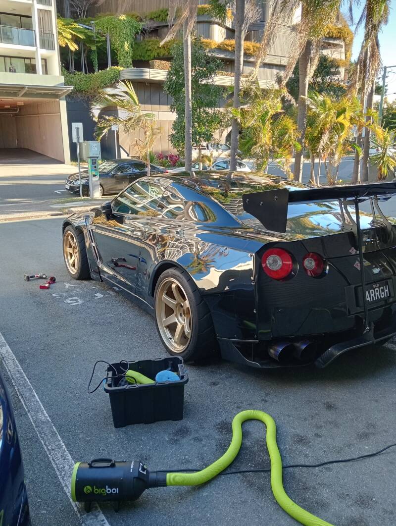 Nissan GTR - interior exterior detail 