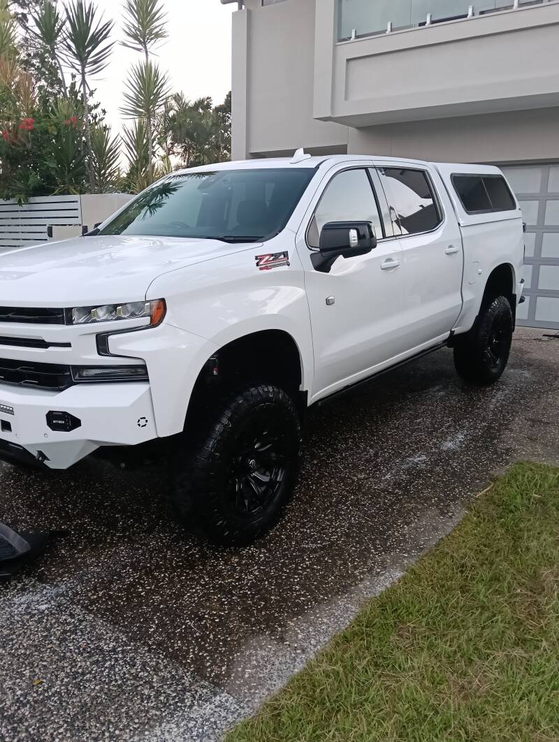 Chevrolet Silverado - interior exterior detail 
