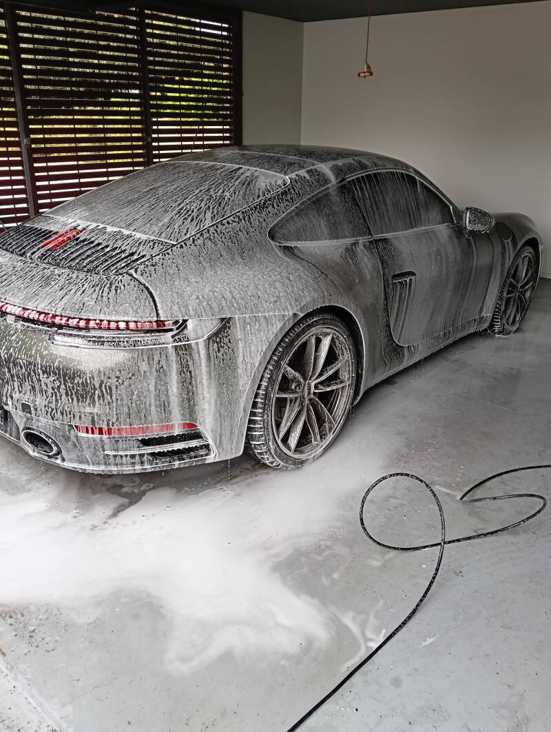 Porsche - snow foam pre-wash 