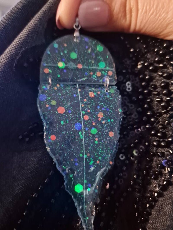 Pendentif feuille bleu