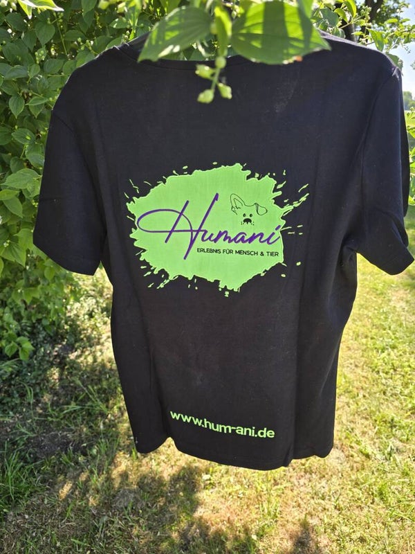 #humanifamily T-Shirts