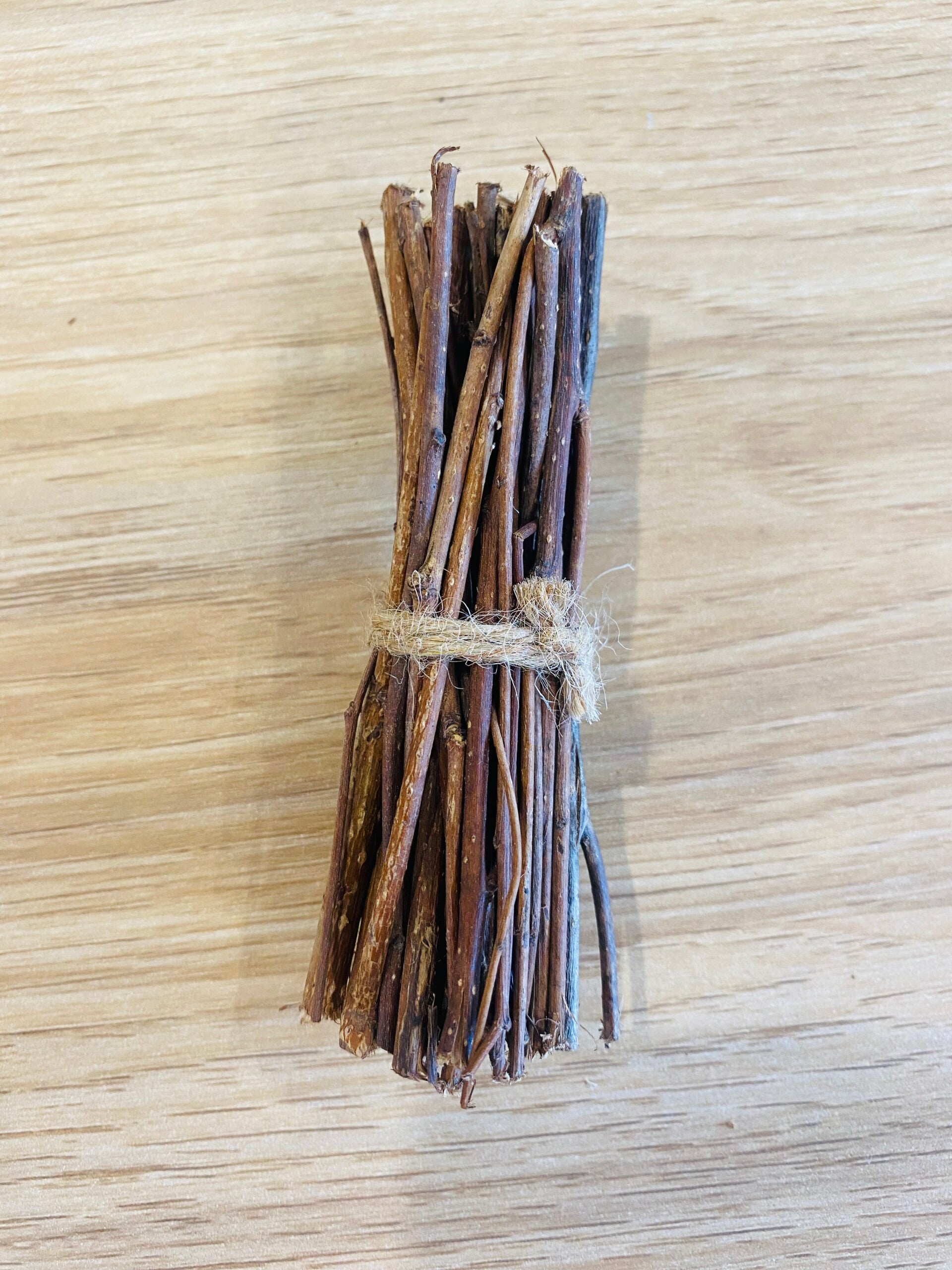 Small vine sticks
