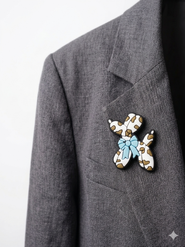 Pins chien ballon leopard noeud bleu