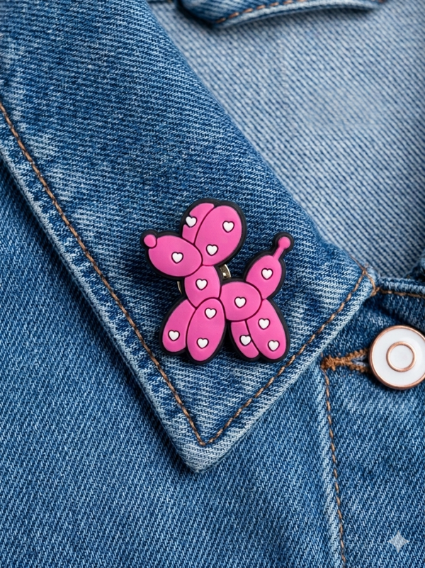 Pins chien ballon rose coeur