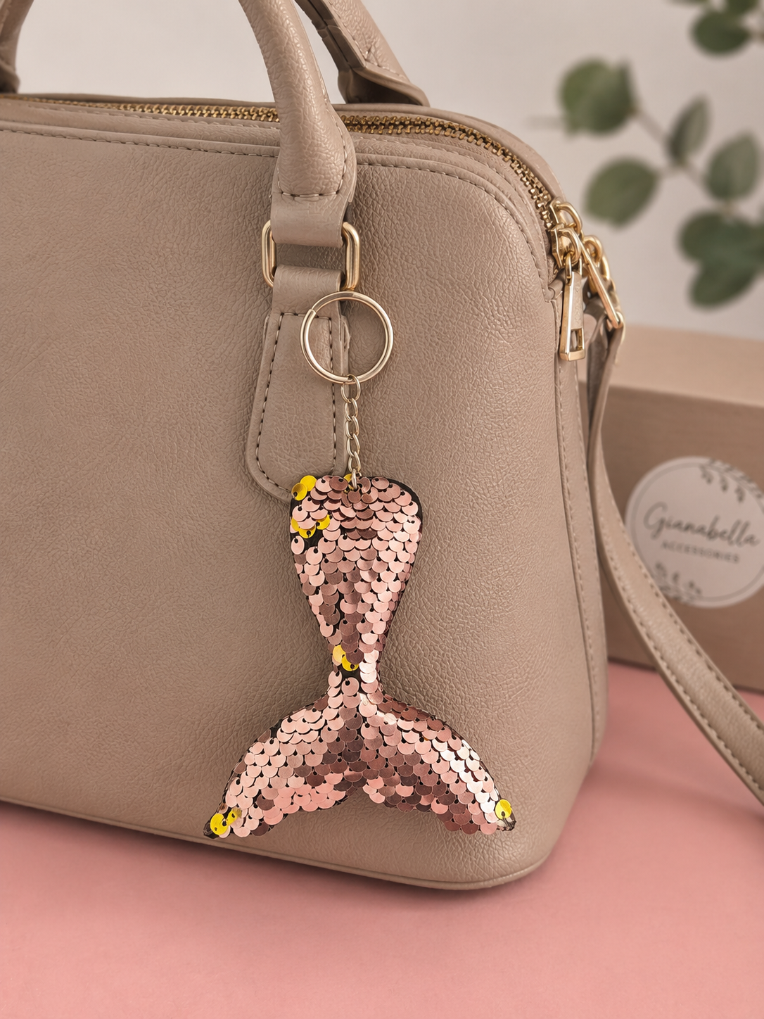 Porte clef sequins queue rose