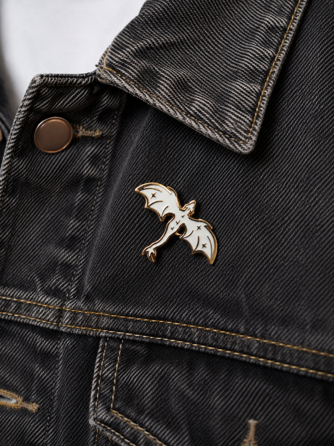 Pins dragon blanc