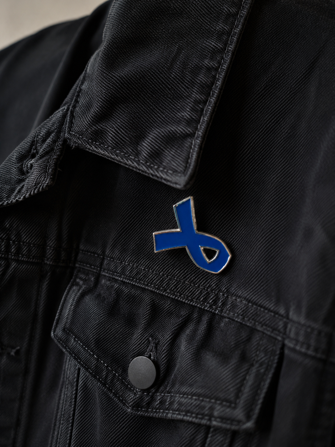 Pins ruban bleu