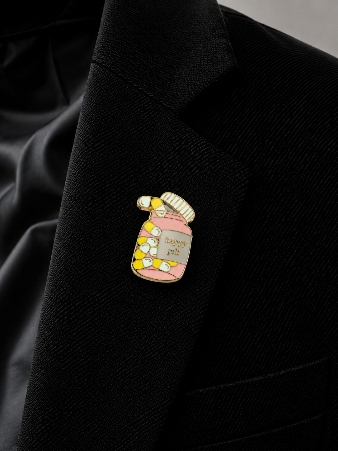 Pins boite pillule jaune