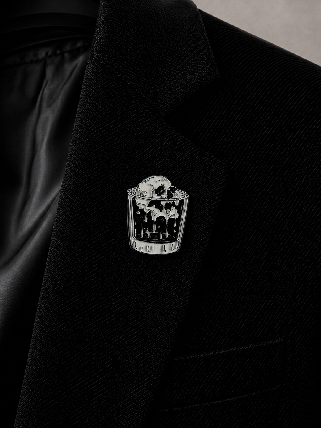 Pins verre tete de mort