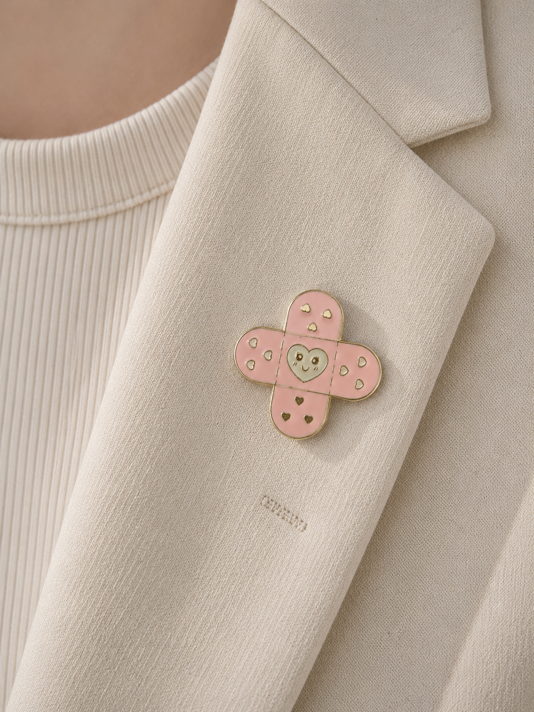 Pins pansement rose