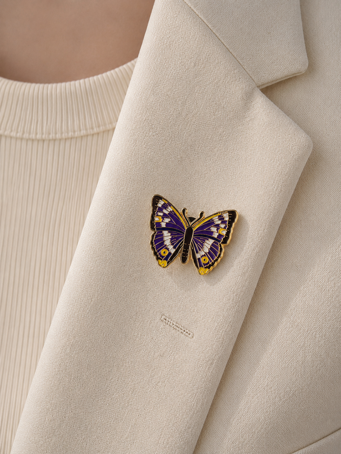 Pins papillon violet