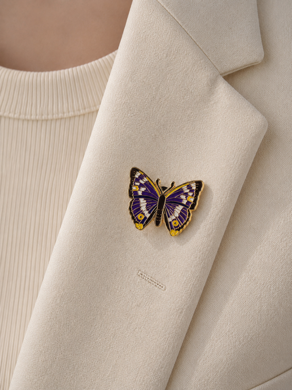 Pins papillon violet