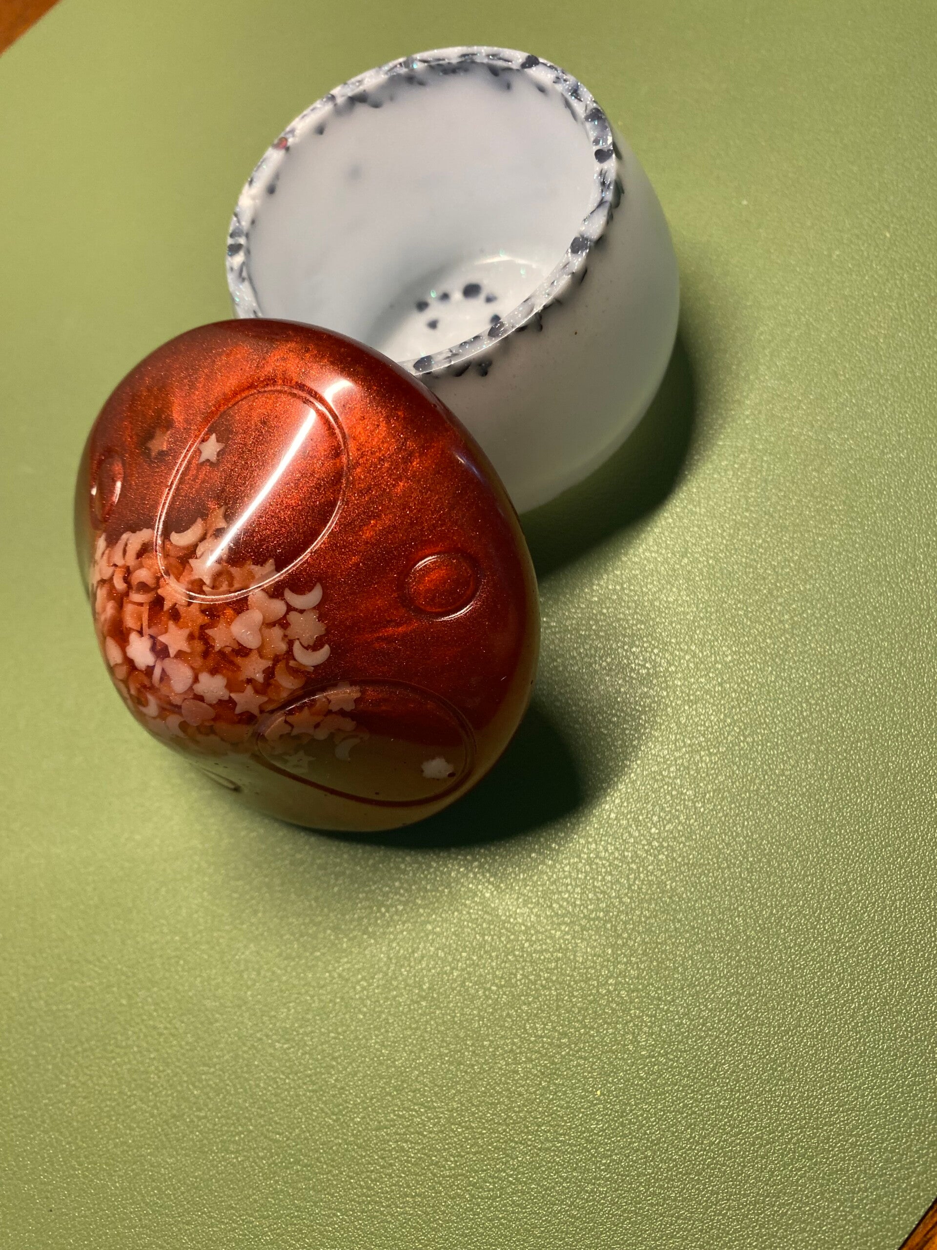 Mushroom dish with lid
