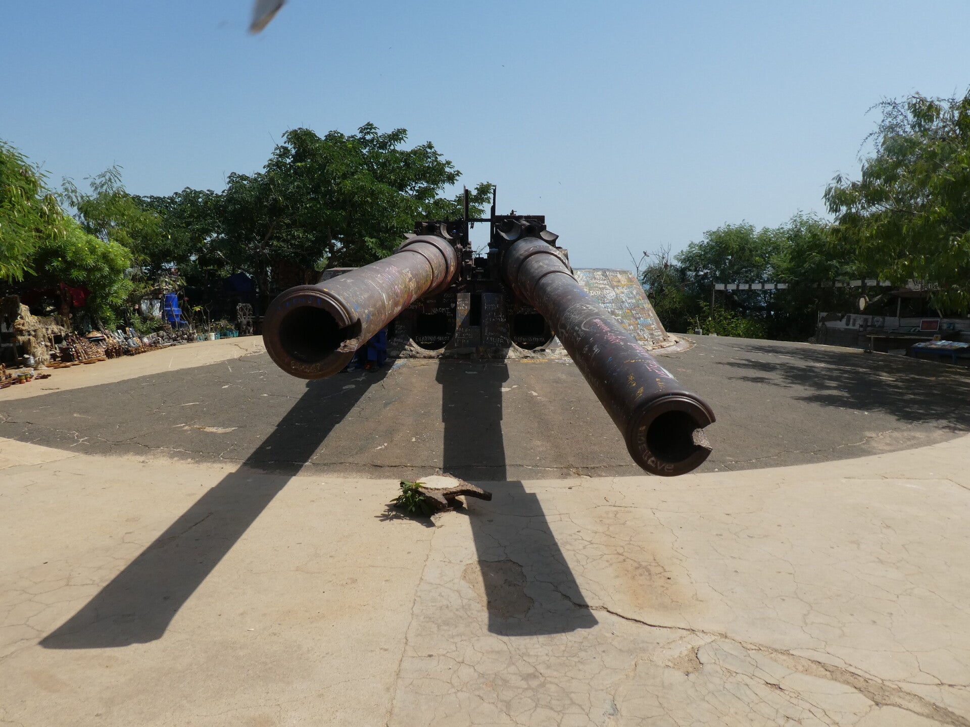 Des canons, partout, ici au Sénégal.