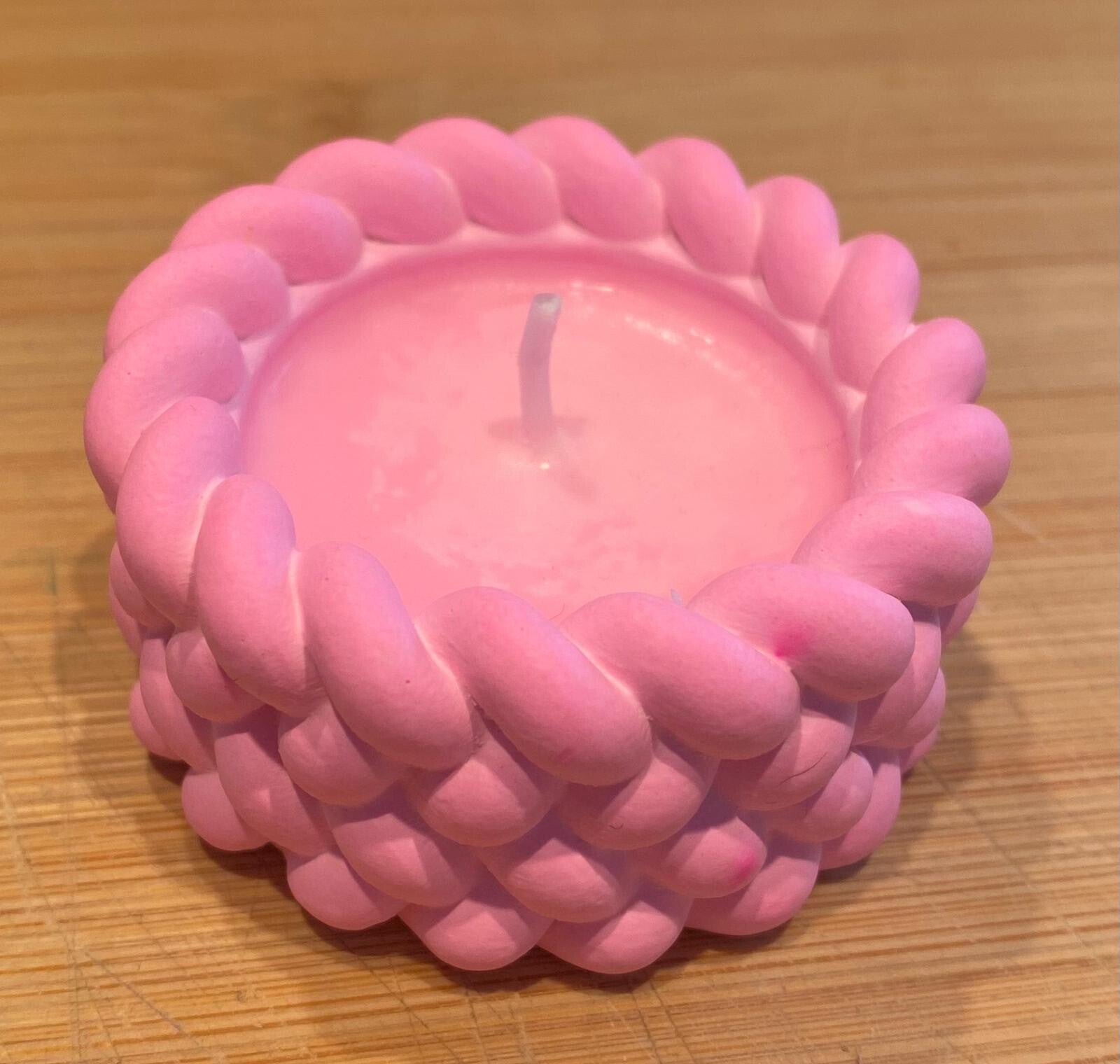 Teelichtbehälter in gehäkelter Optik