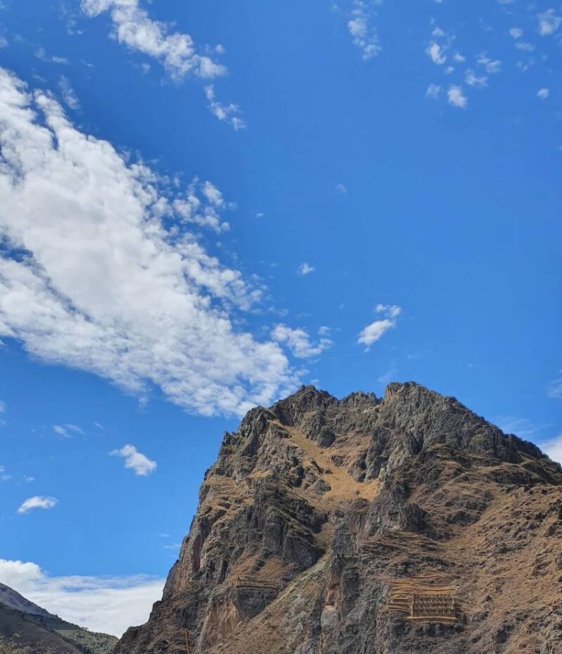 Overblijfselen van een pre-Incabeschaving in het landschap van Zuid-Peru.