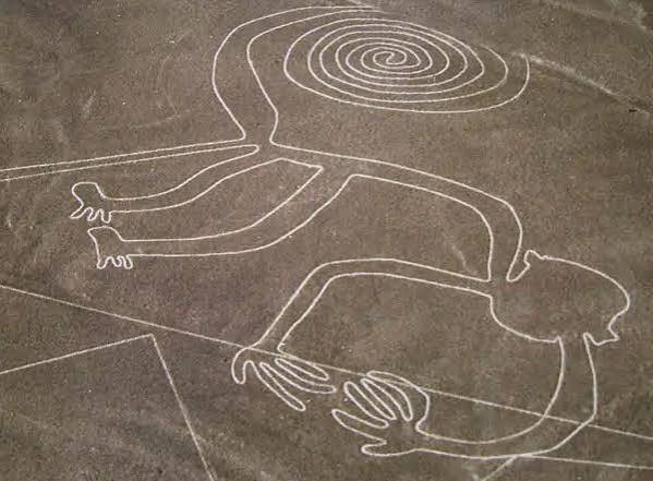 Nazcalijnen in de woestijn van Peru, eeuwenoude geogliefen gezien vanuit de lucht