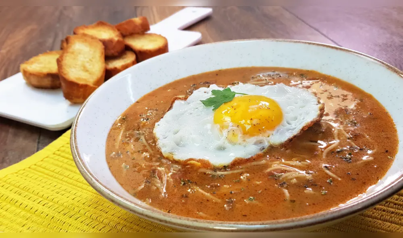 Sopa Criolla, traditionele romige soep uit Lima in Peru.