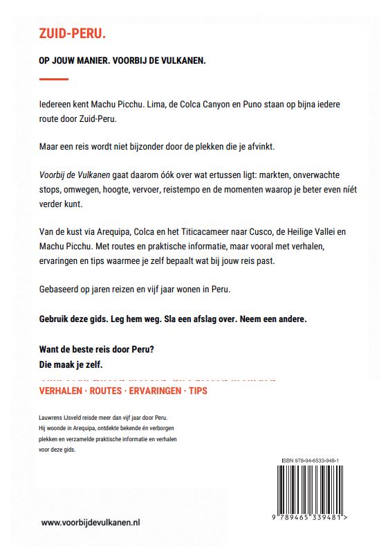 Achterzijde van het boek Verder dan de Vulkanen van Lauwrens IJsveld.