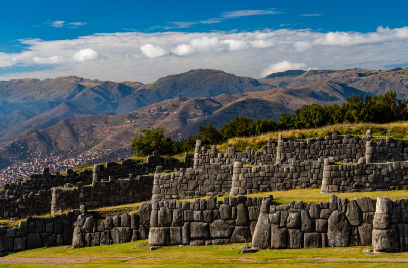 Oude Incamuren bij Sacsayhuamán in Cusco, Peru, gebouwd met nauwkeurig passende stenen