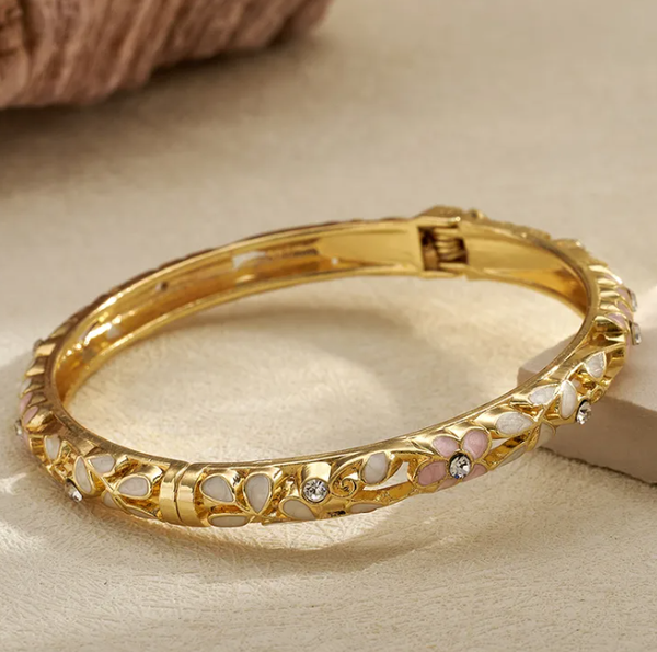 Floral bracelet Pink