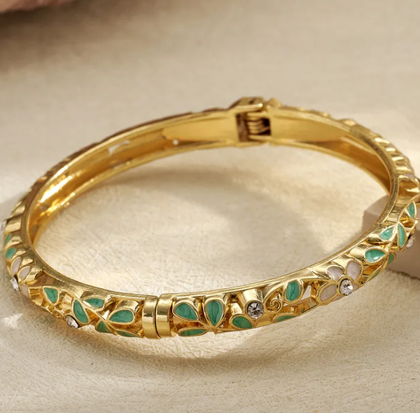 Floral bracelet green