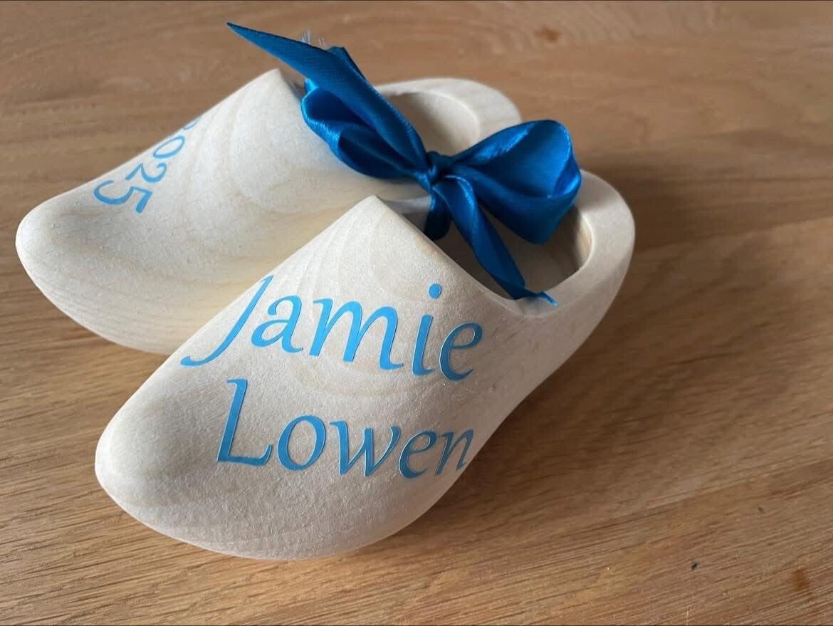 Klompjes met naam en geboortedatum